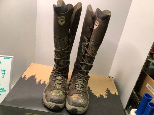 Irish Setter VaprTrek Waterproof Snake Boots for Men, 9.5, Ecommerce Return, Some Mold - Lot 356