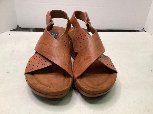Natural Reflections Women's Sandals, 8, Appears New - Lot 438