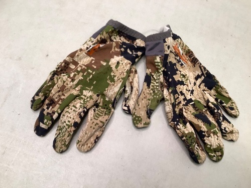 Sitka Men's Gloves, Medium, Ecommerce Return - Lot 454