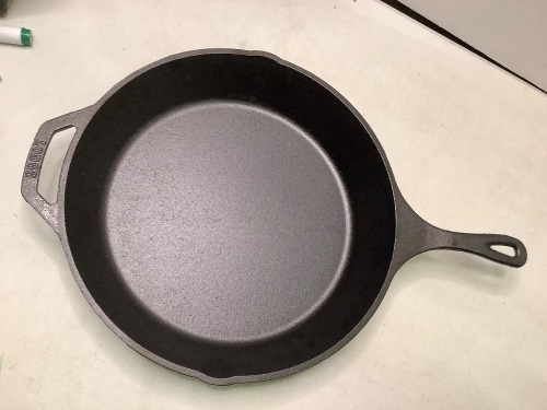 Lodge Iron Skillet, Small Spot on Pan, Ecommerce Return - Lot 758