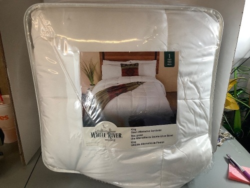 White River King Size Down Alternative Comforter, Appears New, Bag Ripped - Lot 791