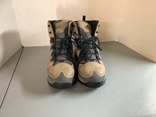 Men's Dry Plus Hiking Boots, 9, Ecommerce Return - Lot 795