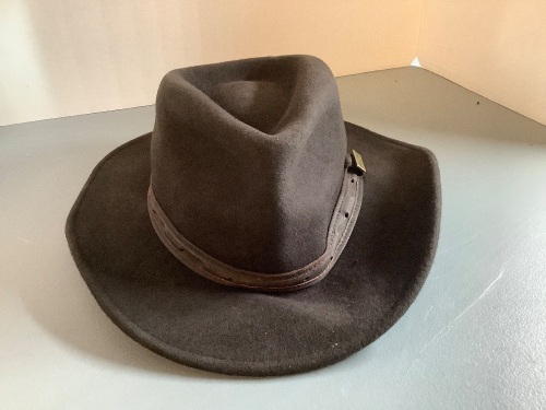Red Head Men's Hat, Appears New - Lot 843