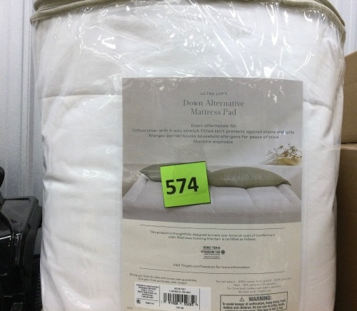 White Down Alternative Mattress Pad - Lot 574