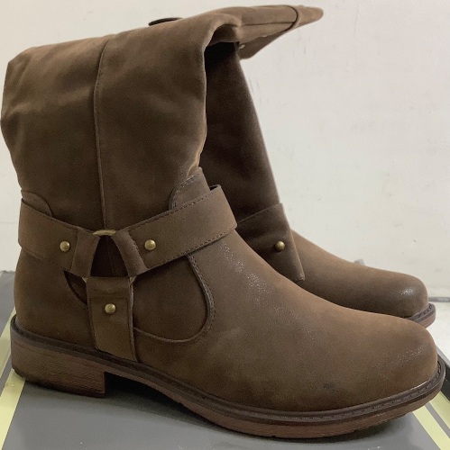 Natural Reflections Women's Elantra Boots, Size 8.5, Appears New - Lot 240