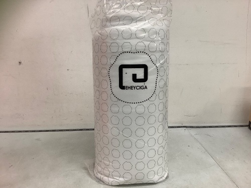 Eheyciga Comforter, Appears New - Lot 422