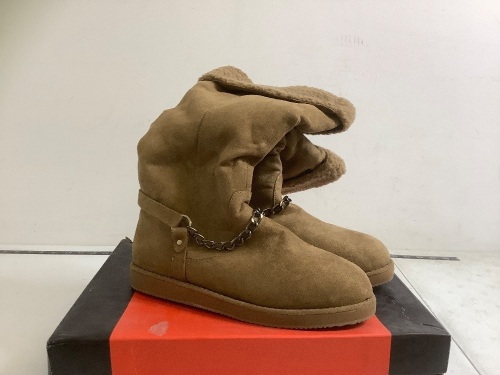 By Guess Boots, Size 7.5, E-Commerce Return - Lot 455