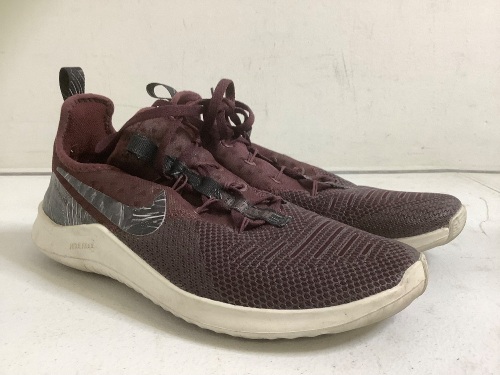 Nike Free Woman’s Running Shoes, Size 5, E-Commerce Return - Lot 468