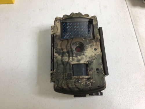 Outfitter Trail Cameras, E-Commerce Return - Lot 490