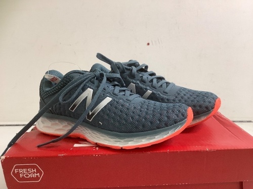 New Balance Shoes, Size 5, Appears New - Lot 497