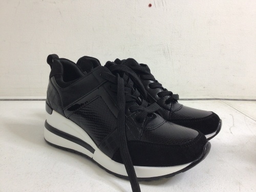 Women's Shoes, 9.5, Appears New - Lot 641