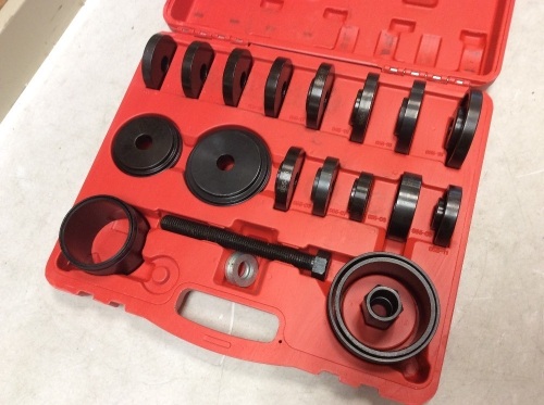 23Piece FWD Front Wheel Bearing Press Kit Removal Adapter Puller Pulley Tool Case - Appears New  - Lot 522