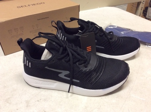 SelfieGo Men's Running Shoes with Extra Insoles, Size 9.5 - New  - Lot 559