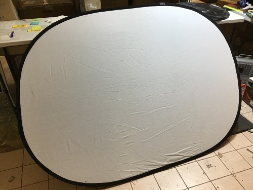 Neewer Collapsible Photography Lighting Reflector - E-Comm Return, Unknown Condition - Lot 604