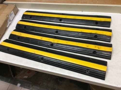 Heavy Duty 1-Channel Rubber Cable Protector Ramps, Set of 4 - E-Comm Return - Lot 801