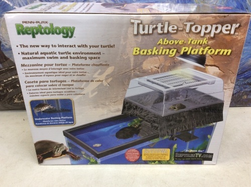 Penn-Plax Reptology Turtle Topper and Extension Clips, Above Tank Basking Platform & Hardware That Safely Mounts to Standard Size Tanks - Appears New  - Lot 808