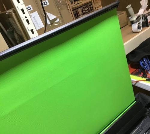Retractable Green Scren - E-Comm Return, Unknown condition  - Lot 896