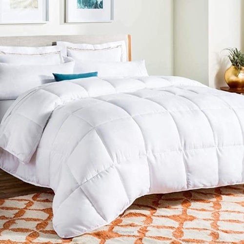 LINENSPA All Season Hypoallergenic Down Alternative Microfiber Comforter, King Size - Appears New  - Lot 1048
