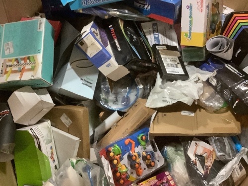 Pallet of New & E-Comm Return Small Items, High Piece Count - Mousey  - Lot 182