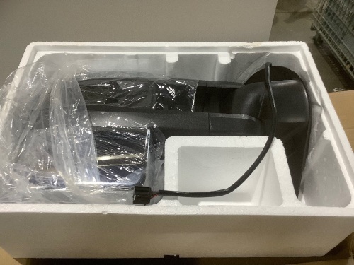 Chevy Silverado 03-07 Heated Towing Mirrors  - Lot 353