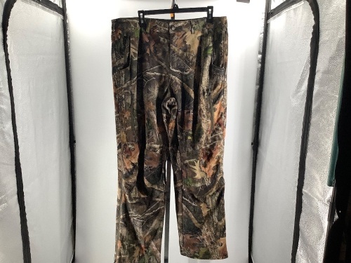 Classic Fit Men's Pants, 38, Appears New - Lot 416