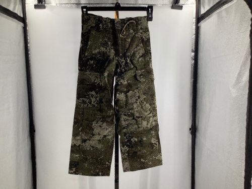 Red Head Silent Hide Youth Pants, Small, Appears New - Lot 420