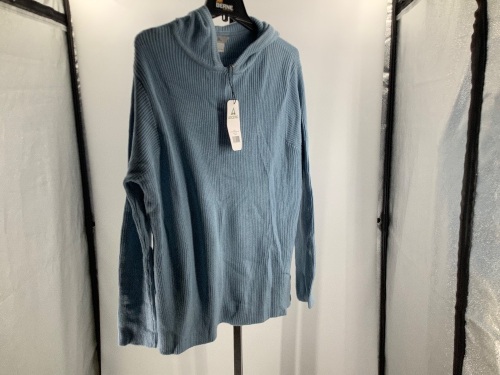 Ascend, Active Sweater, Blue, Large, Appears New - Lot 435