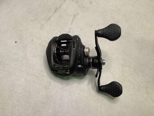 Superduty Baitcast Reel, Ecommerce Return - Lot 390