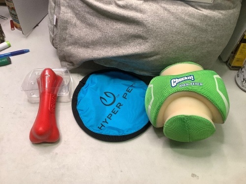 LOt of (4) Pet Supplies, Ecommmerce Return - Lot 601