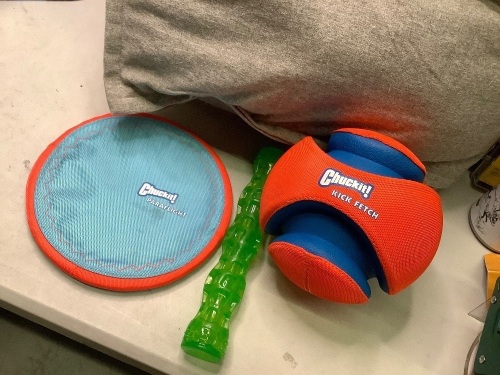Lot of (4) Pet Supplies, Ecommerce Return - Lot 602