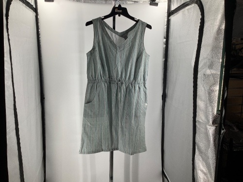 Acend, Active Woven, Mineral Grey, Medium, Appears New  - Lot 702