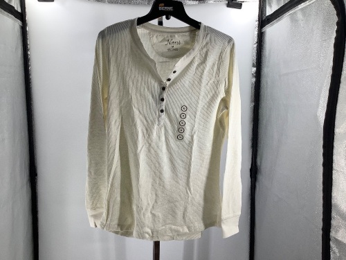 Natural Reflections, Pristine Solid Thermal henley, Medium, Appears New  - Lot 705