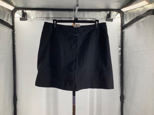 Ascend Shorts, Medium, Appears New - Lot 712