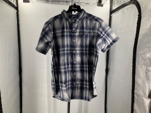 Columbia, Mens Large Button Up, Appears New - Lot 753