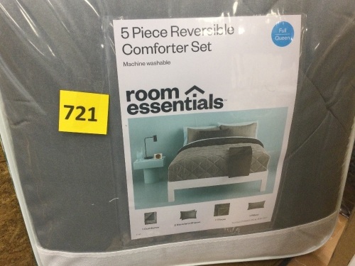 5 Piece Reversible Comforter Set - Lot 721