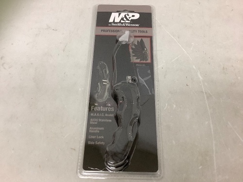 Smith & Wesson Knife, Appears New - Lot 418