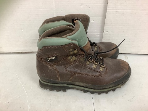 Men's Boots, 8M, E-Commerce Return - Lot 585