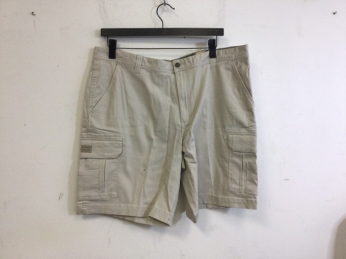 Men's Shorts, Size 44, E-Commerce Return - Lot 794
