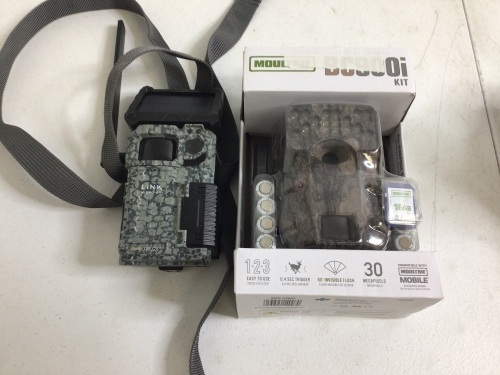 2 Trail Cameras, E-Commerce Return - Lot 834