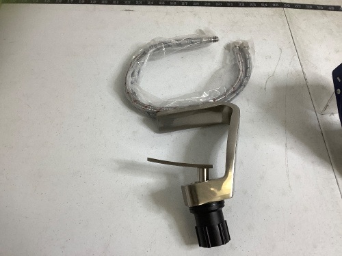 Sink Faucet, E-Commerce Return - Lot 147