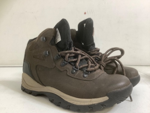 Columbia Hiking Boots for Ladies, Size 8.5, E-Commerce Return - Lot 185