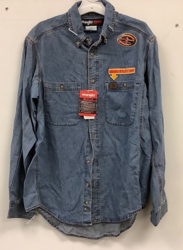 Men's Wrangler Shirt, M, New - Lot 341
