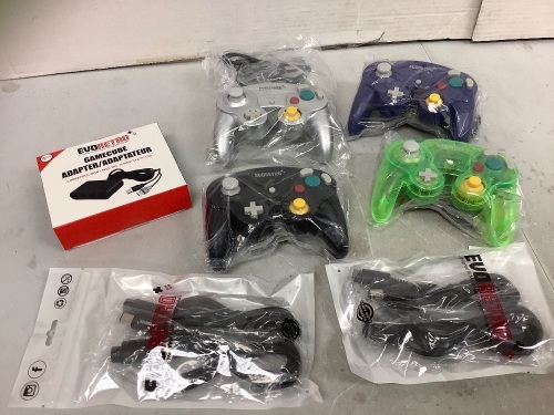 Gamecube Controller/Accessory Kit, Appears New - Lot 362