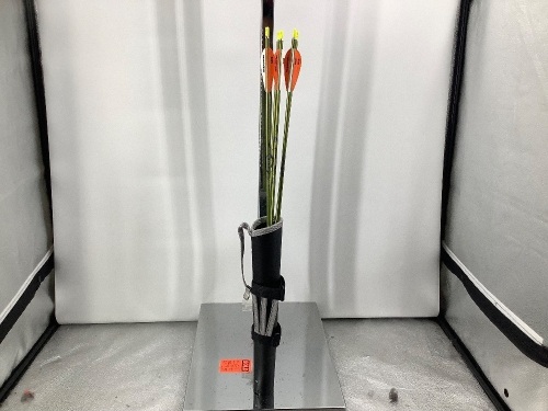 Genesis Archery, 5 Arrows and Belt Tube Quiver, Appears New/Box Damaged