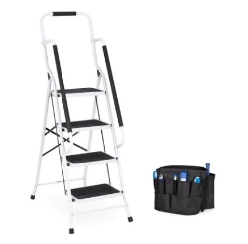 4-Step Portable Folding Ladder - Lot 671