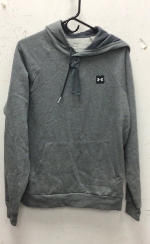 Under Armour Sweatshirt, Size M, E-Commerce Return - Lot 333