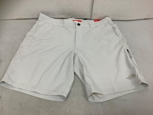 North Face Standard Fit Shorts, Size 36, New, E-Commerce Return  - Lot 397