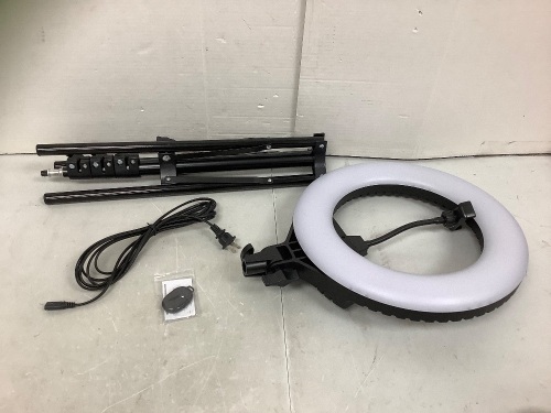 Ring Light, Powers Up, Appears New - Lot 449