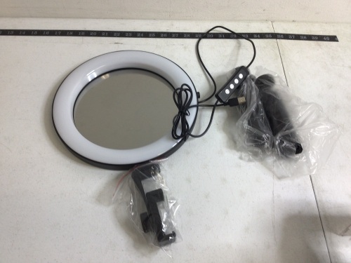 Ring Light, Powers Up, E-Commerce Return - Lot 914