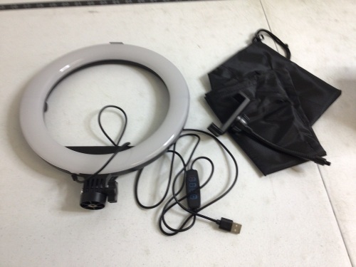 Ring Light, Powers Up, Appears New - Lot 956